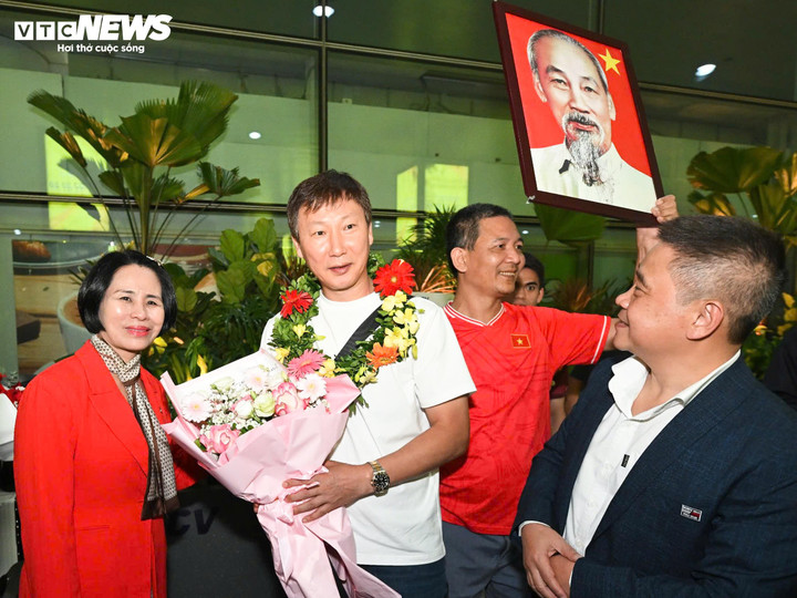 Thầy trò huấn luyện viên Kim Sang-sik về đến Việt Nam chiều 19/12 và có 3 ngày nghỉ.