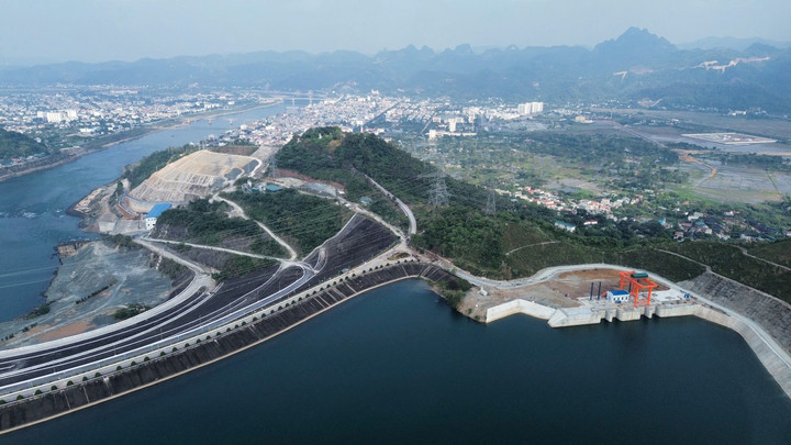 Toàn cảnh Nhà máy thuỷ điện Hoà Bình.