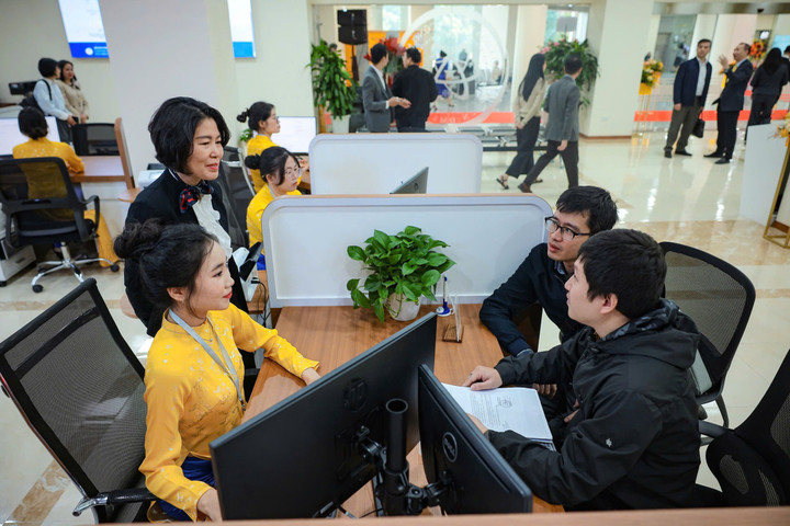 Khu vực hỗ trợ trực tiếp đảm bảo mọi đối tượng đều có thể tiếp cận dịch vụ công thuận lợi. (Ảnh: Bộ KH&CN)