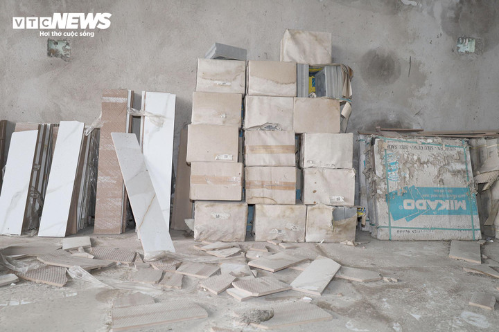 Ngôi nhà của ông Lã Văn Kiên vào giai đoạn hoàn thiện cuối cùng thì bị dừng lại, gia đình phải đi thuê nhà nơi khác sinh sống và theo đuổi vụ việc suốt 5 năm qua chưa được giải quyết dứt điểm.