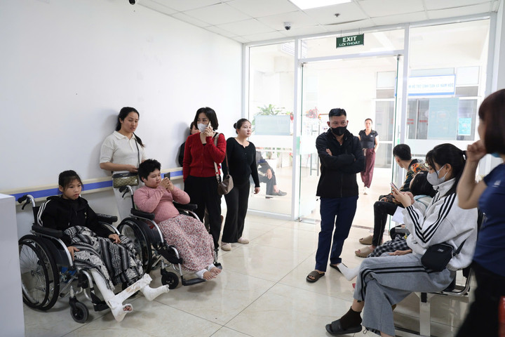 Trẻ đến tái khám tại chương trình.