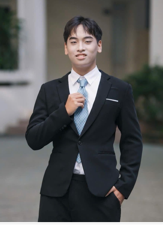 Phạm Thế Tuấn, học sinh lớp 12A1 Trường THPT Chuyên Ngoại ngữ.