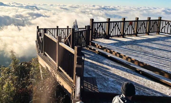 Hiện tượng băng giá trên đỉnh Fansipan đã xuất hiện liên tục trong gần hai tháng qua. (Ảnh: Sun World Fansipan Legend)