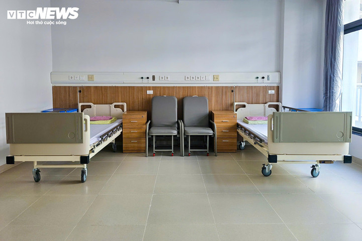 Tại 2 cơ sở mới, hệ thống giường bệnh nội trú được đầu tư hiện đại, thiết kế đồng bộ, đáp ứng yêu cầu chăm sóc và điều trị cho người bệnh trong thời gian nằm viện.