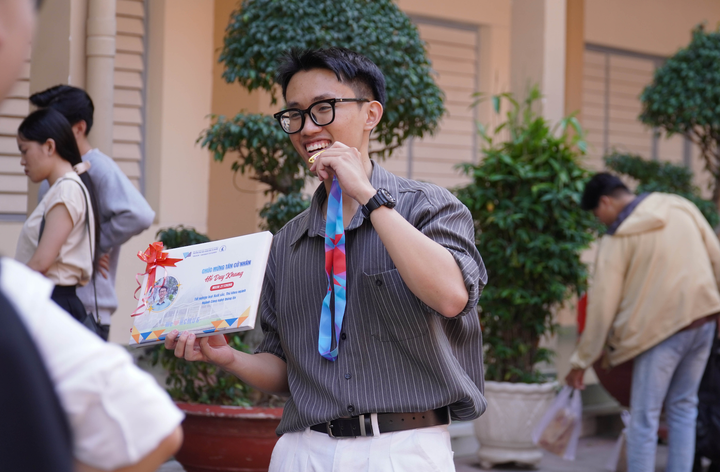 Khang trải qua hành trình dài nghi ngờ và mất định hướng để trở thành thủ khoa đầu ra ngành công nghệ thông tin. (Ảnh: NVCC)