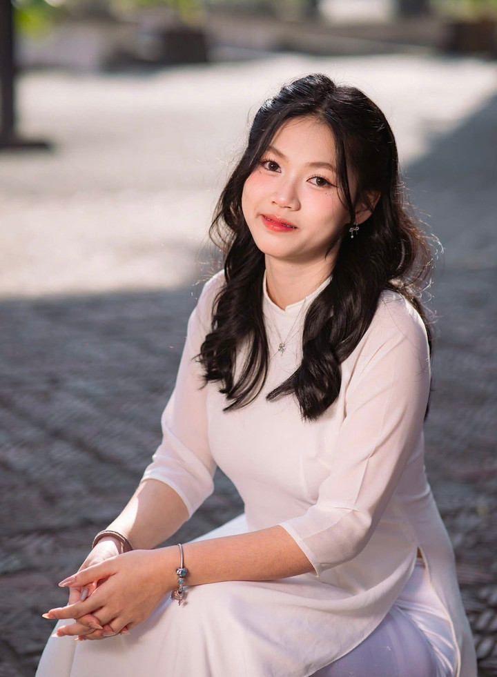 Nguyễn Minh Thư, học sinh lớp 12A3 Trường THPT Chuyên Ngoại ngữ.