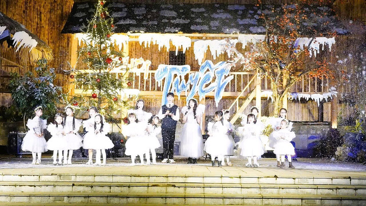 Chương trình nghệ thuật với nhiều tiết mục sôi động, cuốn hút.