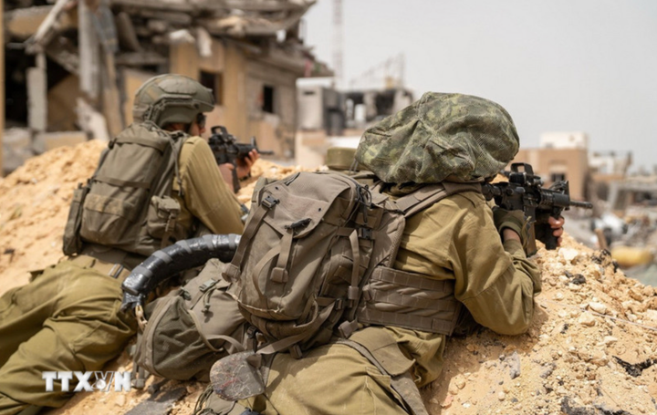 Lực lượng Phòng vệ Israel (IDF) ngày 20/8/ bắt đầu chiến dịch tấn công thành phố Gaza (ảnh) nhằm "rút ngắn thời gian chiếm đóng các cứ điểm cuối cùng và đánh bại Hamas". Trong khi đó, lực lượng Hamas chấp thuận đề xuất ngừng bắn 60 ngày do các nước Arập bảo trợ, trả tự do cho 10 con tin còn sống, trao trả thi thể 18 con tin thiệt mạng, cho phép viện trợ nhân đạo được đưa vào Gaza thông qua các tổ chức quốc tế. (Ảnh: THX/TTXVN)