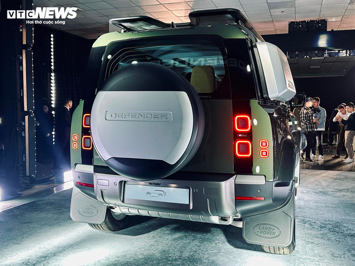 Công nghệ này giúp tự động điều chỉnh tốc độ nhằm duy trì cảm giác lái êm ái trên các bề mặt không bằng phẳng, mang đến trải nghiệm off-road mượt mà và kiểm soát tốt hơn. (Ảnh: Mạnh Hùng)