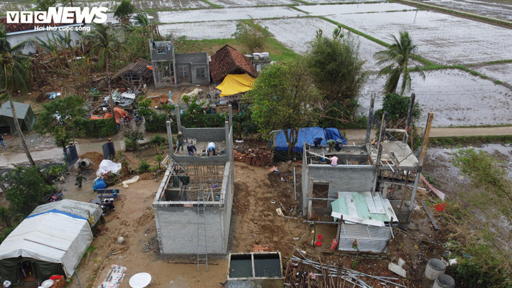 Những ngôi nhà tại thôn Phú Hữu, xã Hòa Thịnh - nơi rốn lũ đã sắp thành hình.