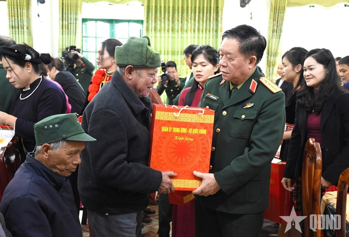 Đại tướng Nguyễn Trọng Nghĩa chủ trì các hoạt động về nguồn, tri ân tại Cao Bằng - 11