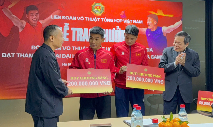 Liên đoàn võ thuật tổng hợp Việt Nam trao thưởng cho các vận động viên giành huy chương tại SEA Games 33.