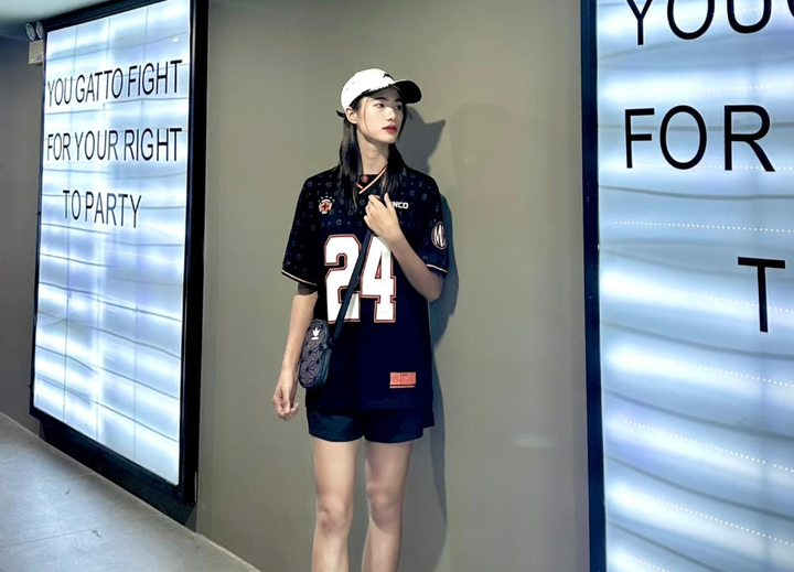 Diệu Ly là em gái ruột của Nguyễn Thị Ngoan - võ sĩ sinh năm 1998 từng là trụ cột của đội tuyển karate Việt Nam, giành huy chương bạc ASIAD và vô địch châu Á.