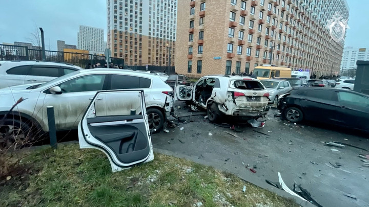 Hiện trường vụ tướng quân đội Nga bị ám sát bằng bom xe ở Moskva. (Nguồn: Reuters/ Ủy ban điều tra Nga)