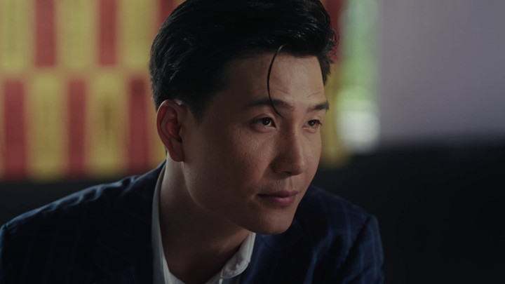 Trước màn xuất hiện duyên dáng trong "Cách em một milimet", Lê Hải cũng từng được yêu thích qua vai tổng tài trong bộ phim "Ước mình cùng bay". Vì lẽ đó, anh được nhiều khán giả gọi là "tổng tài của màn ảnh Việt".