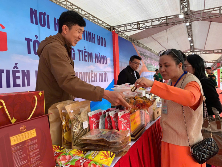 Việc phát triển sản phẩm OCOP từ 3 sao trở lên gắn với HTX đã góp phần đa dạng hóa sản phẩm nông thôn.