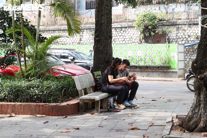 Đáng chú ý, công trình còn tích hợp khu sạc xe điện, bãi để xe đạp điện và hạ tầng kỹ thuật cho trạm biến áp treo, vừa đáp ứng yêu cầu kỹ thuật vừa bảo đảm mỹ quan đô thị.