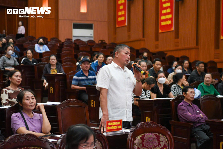 Các tiểu thương mong muốn chính quyền sửa chữa chợ để trở lại kinh doanh ổn định.