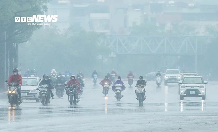 Ngày 23/12, một số nơi ở miền Bắc xuất hiện mưa nhỏ rải rác, tập trung vào đêm và sáng. (Ảnh minh hoạ: Ngô Nhung)