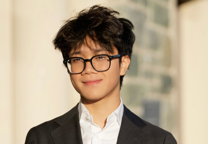 Hải Dương nổi bật nhờ thành tích học tập xuất sắc.