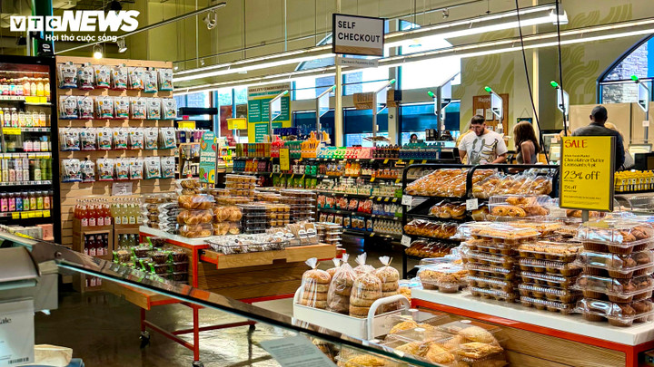 Các mặt hàng thiết yếu tại Mỹ tiếp tục tăng cao. (Ảnh: Diễm Châu)