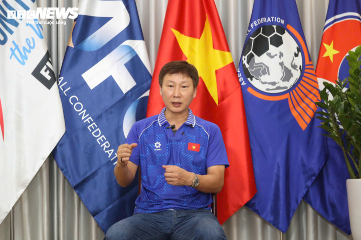 HLV Kim Sang-sik chưa nói chuyện với lãnh đạo VFF về hợp đồng.