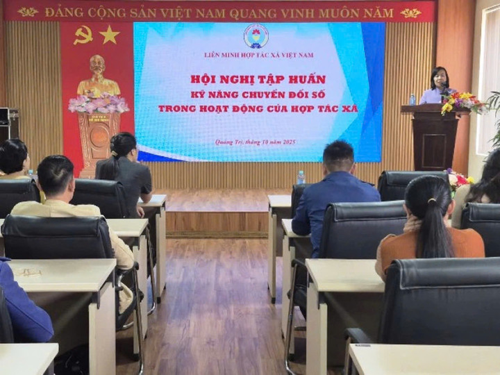 Liên minh Hợp tác xã (HTX) Việt Nam phối hợp với Liên minh HTX tỉnh Quảng Trị tổ chức hội nghị tập huấn kỹ năng chuyển đổi số cho cán bộ quản lý, thành viên các HTX trên địa bàn tỉnh.