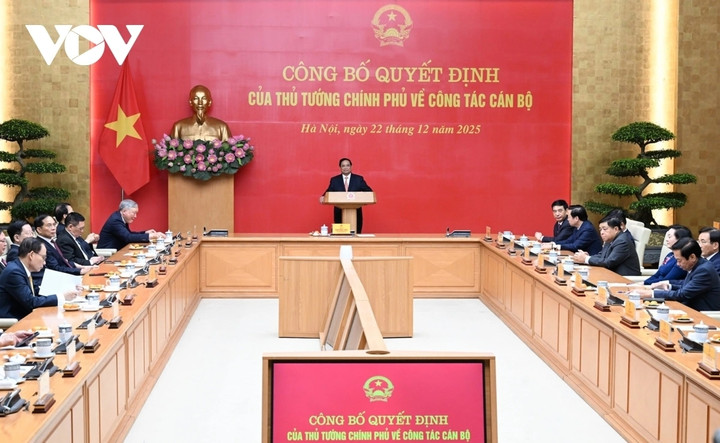 Lễ trao Quyết định điều động ông Lê Mạnh Hùng về công tác tại Bộ Công Thương và giao quyền Bộ trưởng Bộ Công Thương.