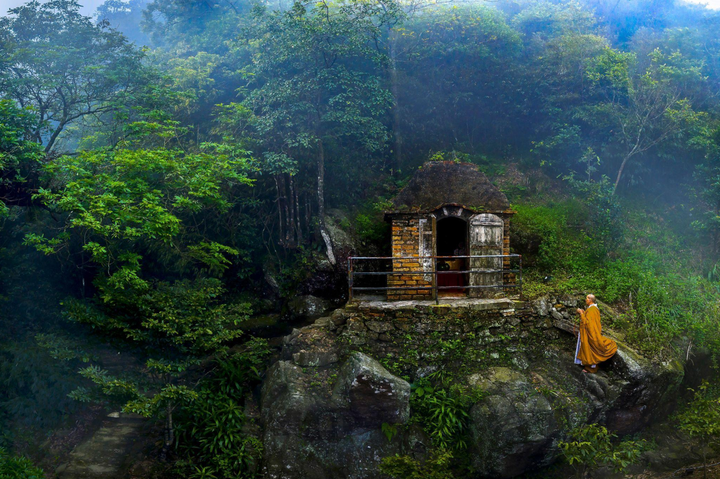 Tác phẩm “Chốn linh thiêng” - tác giả Phạm Hoài Nam (Hà Nội) đạt giải Cuộc thi ảnh“Phật giáo trong đời sống” lần 1.