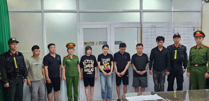 Các đối tượng liên quan đến vụ án tại cơ quan công an. (Ảnh C.A)