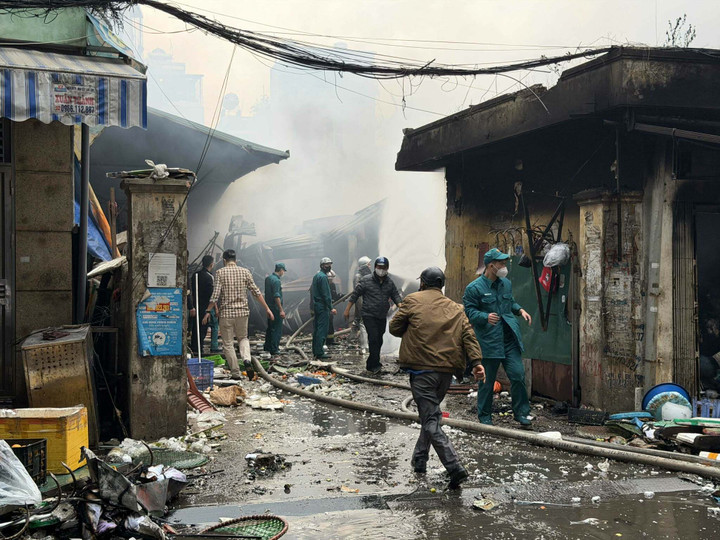 Nhiều tài sản của tiểu thương bị thiêu rụi.