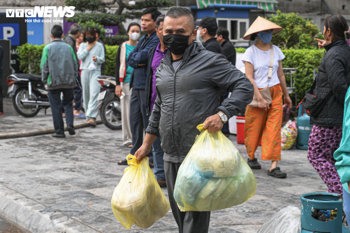 Sạp hàng nuôi 3 con cháy rụi, tiểu thương chợ Xanh trắng tay sau hoả hoạn - 6
