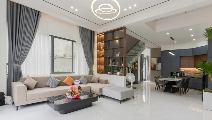 Gạch nền lát bóng tạo hiệu ứng thông thoáng cho không gian. (Ảnh:Sbshouse)