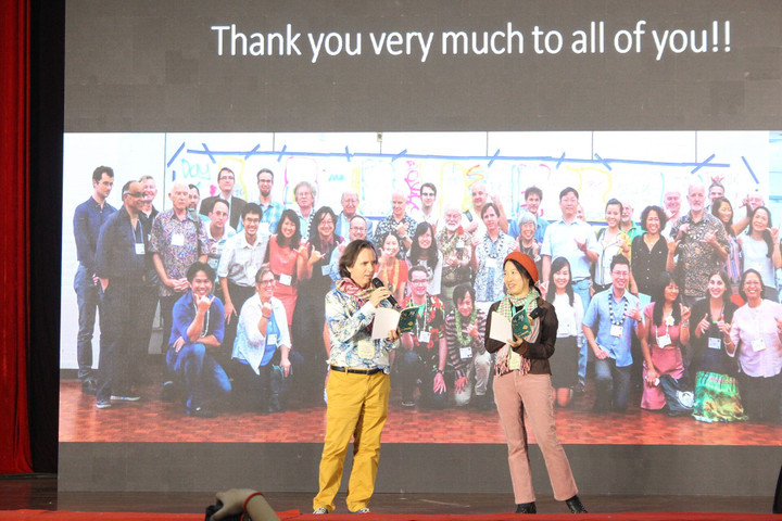 GS.TS Phan Lê Hà và PGS.TS Liam C. Kelley - nhà đồng sáng lập EWV - chia sẻ hành trình 15 năm hình thành và phát triển của diễn đàn.