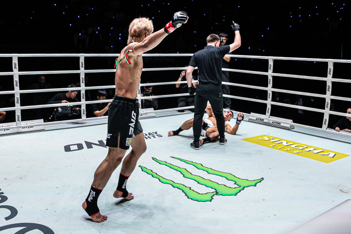 Trọng tài sau đó xử thắng cho Yod-IQ Or Pimolsri