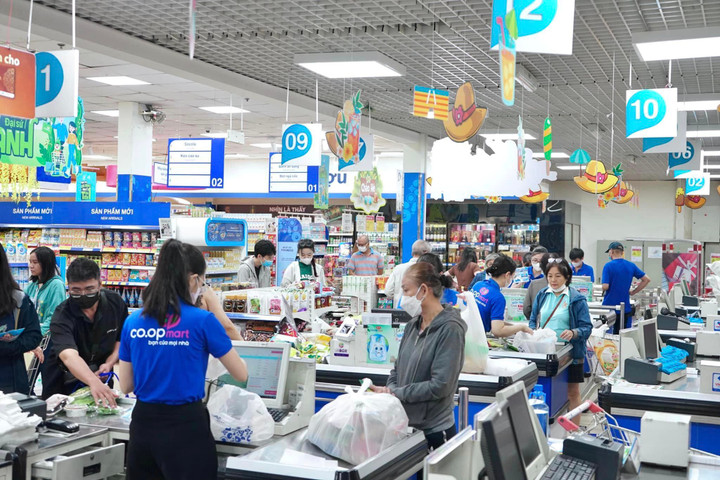 Qua các giải pháp bán lẻ xanh, Saigon Co.op giữ vai trò định hướng hành vi tiêu dùng bền vững cho người dân đô thị.