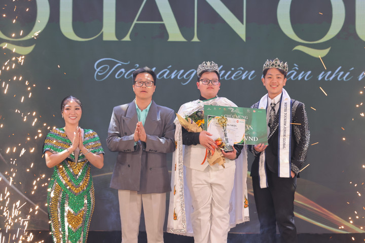 Đoàn Ngọc Gia Bảo (12 tuổi, đến từ Đà Nẵng) giành quán quân cuộc thi Toả sáng thiên thần nhí mùa thứ 6.