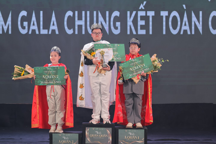 3 thí sinh giành giải cao nhất của cuộc thi.