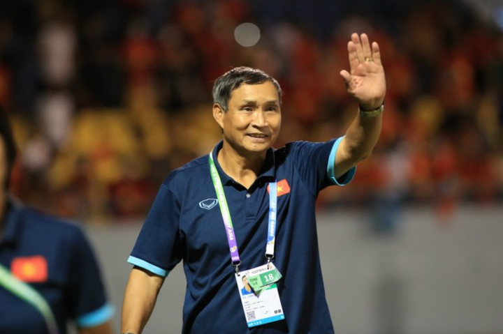 HLV Mai Đức Chung đã chủ động xin rời vị trí dẫn dắt tuyển nữ Việt Nam khi hợp đồng với VFF kết thúc cuối năm 2025. (Nguồn: VFF)