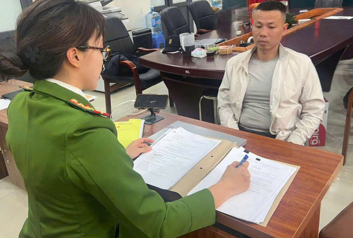 Doãn Việt Cường tại cơ quan công an.