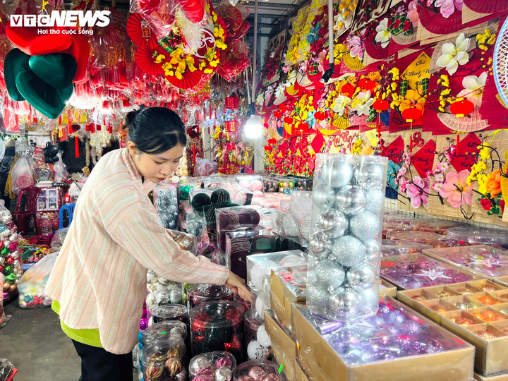 Các mặt hàng trang trí được người tiêu dùng chọn lọc hơn, hướng đến tính thiết thực và phù hợp với nhu cầu gia đình nhỏ.