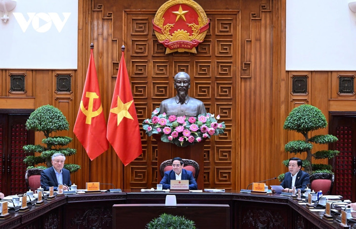 Thủ tướng yêu cầu công khai, minh bạch các phương án đầu tư xây dựng tuyến đường sắt tốc độ cao trên trục Bắc - Nam.