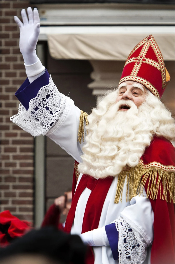 Sinterklaas được coi như một "ông già Noel cầu nối" giữa Thánh Nicholas và ông già Noel hiện đại. (Ảnh: AFP/Getty Images)