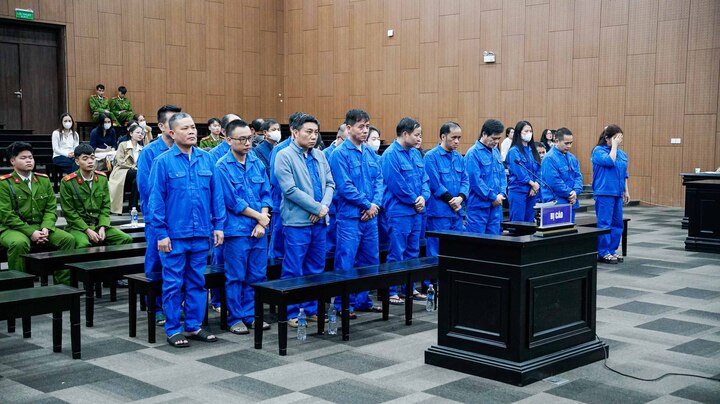 Các bị cáo tại toà sơ thẩm.