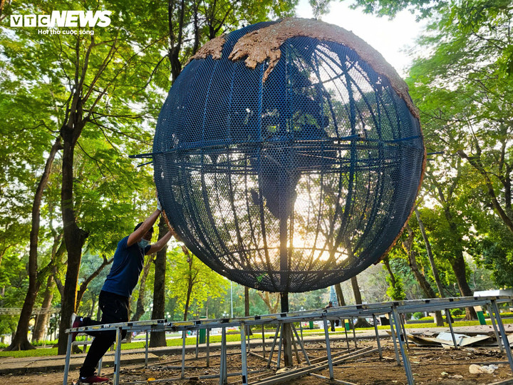 Cảnh mới lạ tại Công viên Thống Nhất sau khi hạ toàn bộ hơn 2km hàng rào - 11