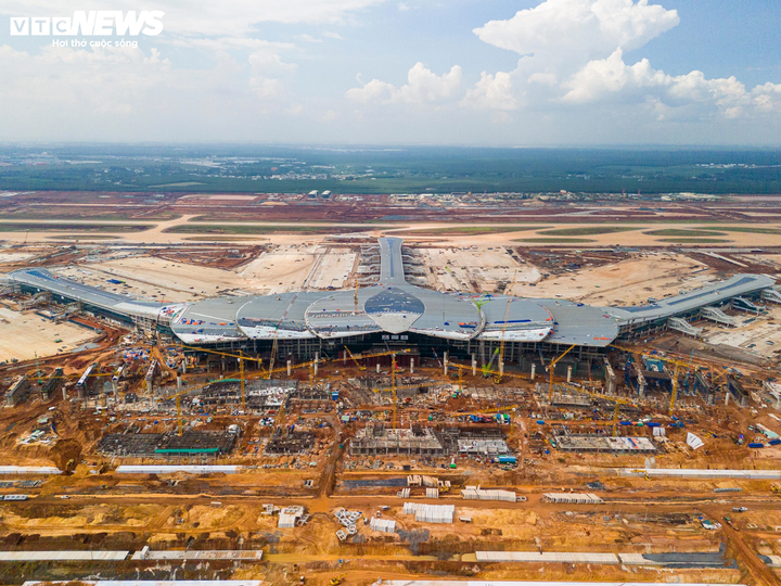 Sân bay Long Thành đang trong quá trình hoàn thiện, dự kiến khai thác thương mại giữa năm 2026. (Ảnh: Lương Ý)