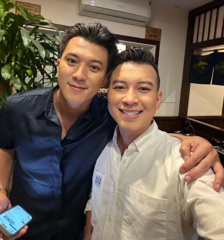 Dù anh chỉ là vai phụ, xuất hiện trong một vài phân cảnh, song vai diễn của anh nhanh chóng thu hút nhiều sự quan tâm. Nhiều người khen ngợi diễn xuất của nam Tiktoker khi "lấn sân" đóng phim giờ vàng trên VTV.