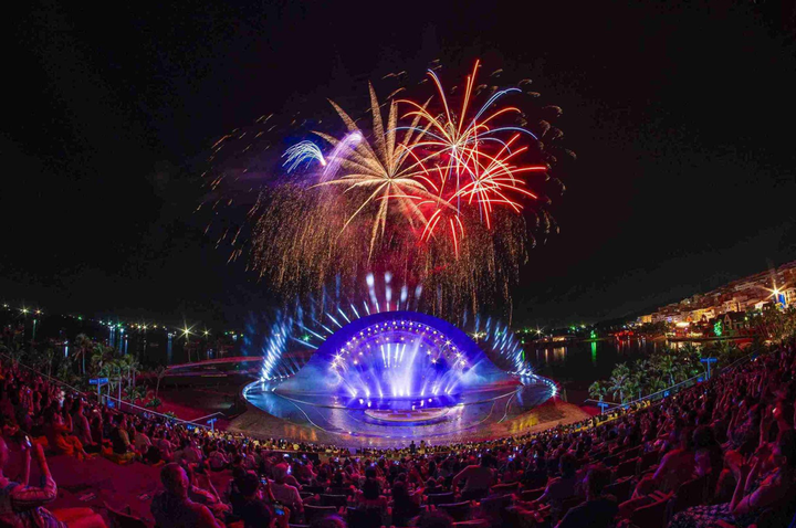 Phú Quốc đang trở thành hòn đảo của những điều “duy nhất” như hòn đảo duy nhất có 2 màn trình diễn pháo hoa mỗi đêm.