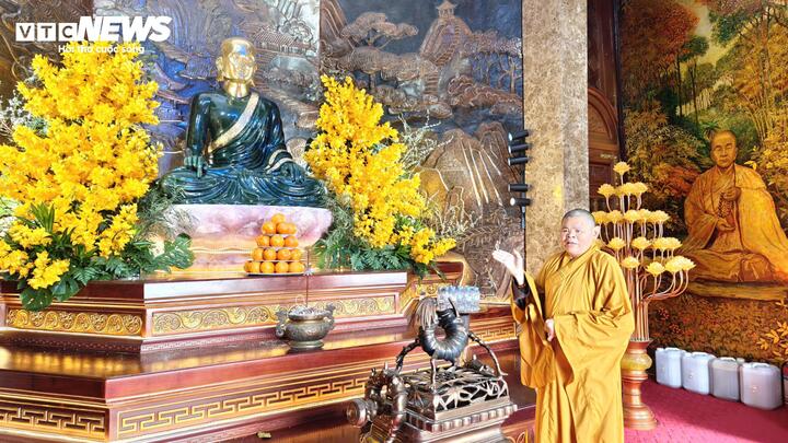 Thượng tọa Thích Thanh Anh, trụ trì chùa Phúc Sơn cho biết, trước khi an vị tại bảo tháp 13 tầng, tượng được cung rước qua nhiều ngôi chùa lớn như Bái Đính, Yên Tử, Vĩnh Nghiêm và Phật Tích, mang giá trị tâm linh sâu sắc.