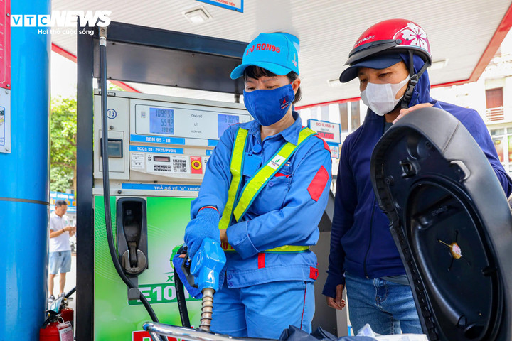 Giá xăng dầu trong nước ngày mai dự báo giảm. (Ảnh minh họa: Minh Đức).